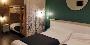 B&B / Chambres d'hotes Le Relais d'Avajan : Chambre Quadruple - Vue sur Montagnes