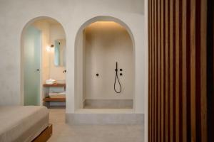 Polis of Naxos Stylish Suites
