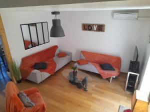 Maison de village avec cour intérieure et terrasse