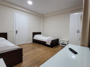 Twin Room with Balcony room in Hotel Taverna Zisi