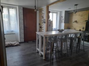 Maison de village avec cour intérieure et terrasse