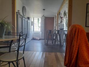 Maison de village avec cour intérieure et terrasse