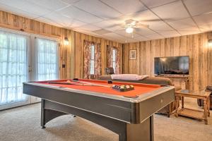 Hot Tub & Fire Pit: Pet-Friendly Clayton Escape!