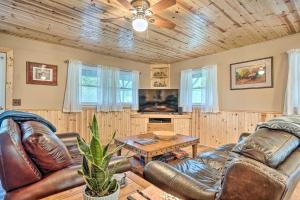 Hot Tub & Fire Pit: Pet-Friendly Clayton Escape!