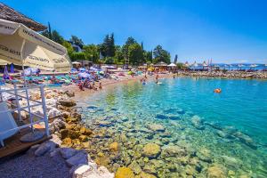 Apartments by the sea Njivice, Krk - 5295