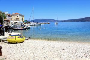 Apartments by the sea Valun, Cres - 8081