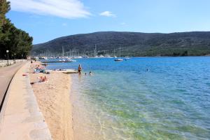 Apartments by the sea Cres - 7806 