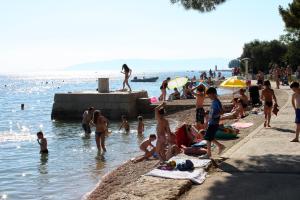 Apartments with a parking space Cres - 7983 