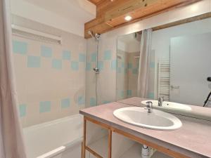 Appartements Appartement 2 Pieces pour 4 Pers. a La Tania, Balcon Est, Residence Le Grand Bois A, Skis aux Pieds - FR-1-182A-20 : photos des chambres
