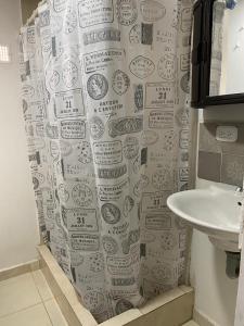 Apartamento CERCA AEROPUERTO, Fotos y huellas para visa americana, embajada EEUU