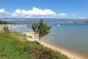 Apartments with parking space Cizici, Krk - 15415 