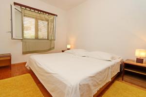 Apartments by the sea Prizba, Korcula - 4484