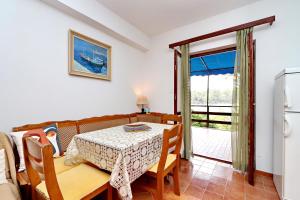 Apartments by the sea Prizba, Korcula - 4484