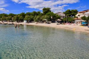 Apartments with a parking space Pakostane, Biograd - 16579