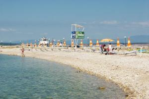 Apartments by the sea Crikvenica - 16970 