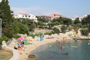 Apartments by the sea Mandre, Pag - 4084 