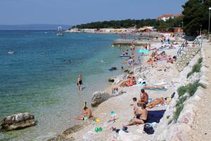 Apartments with parking space Novi Vinodolski - 2421