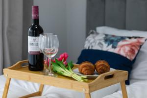 Little Laguna Apartments Sauna Parking by Renters
