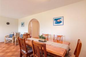 Seaspray 2 Pebbly Beach