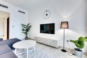 2 BD apartment in Bahar JBR