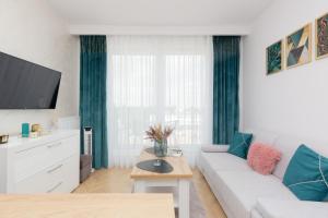 Warsaw Kotsisa Apartments with Parking by Renters