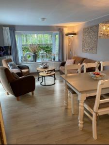 Luxe Chalet met prachtig terras op de Veluwe , veel privacy