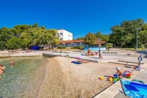 Apartments with a parking space Sveti Vid, Krk - 18139