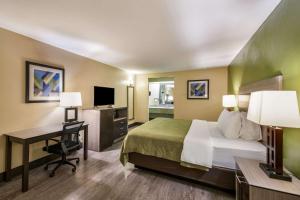 Quality Inn & Suites Garland - East Dallas