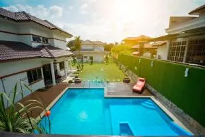 Villa 969 with Private Pool - Kampong Linggi