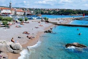 Apartments with a parking space Krk - 18446 