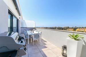 Penthouse with Large Roof Terrace & Plunge Pool