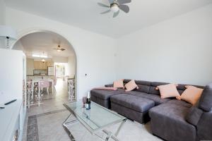 Santa Ana L16 Balcon and Terrace