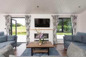 Blossom Lodge, 1 Roadford Lake Lodges