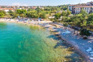 Family friendly apartments with a swimming pool Vantacici, Krk - 19252