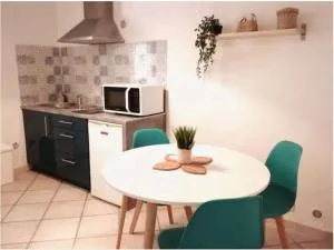 Appartement indépendant, Hyper-centre pittoresque - Grans