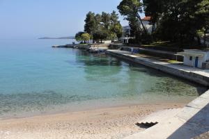 Family friendly apartments with a swimming pool Malinska, Krk - 19304