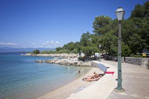 Seaside apartments with a swimming pool Vantacici, Krk - 19403