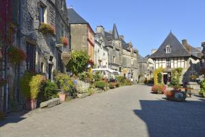 Maisons de vacances Charmante maison dans un ecrin de verdure a Rochefort en Terre : Maison de Vacances