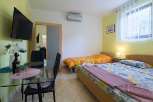 Apartments with a parking space Umag - 19776