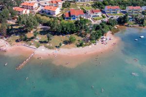 Family friendly apartments with a swimming pool Soline, Krk - 9715