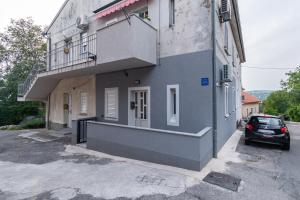 Apartments with a parking space Kraljevica - 19881 