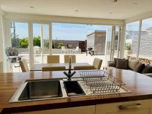 Pass the Keys Fabulous Beach Front Holiday Location - Dungeness