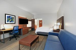 King Suite with Sofa Bed room in Holiday Inn Express & Suites - Tulsa Northeast - Owasso an IHG Hotel
