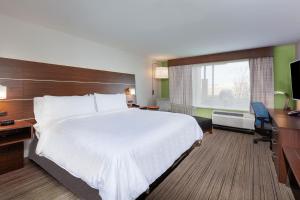 Standard King Room room in Holiday Inn Express & Suites - Tulsa Northeast - Owasso an IHG Hotel