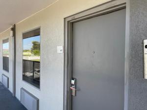 Remodeled, Huge Pool, Tiki Bar & Grill, Quiet Room