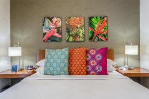 One-Bedroom King (Self Check-in with Virtual Front Desk) room in El Paseo Hotel