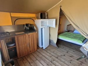 Campings Camping Les Chenes Verts : photos des chambres