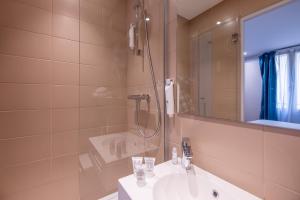 Hotels Hotel Lilas Blanc : photos des chambres