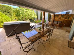 Maisons de vacances Mas Beau Soleil & Spa Cottages de Charme avec Jacuzzi&Jardin Prives : photos des chambres