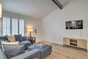 Modern Palm Springs Townhome Near Golf Courses